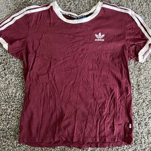 maroon tee